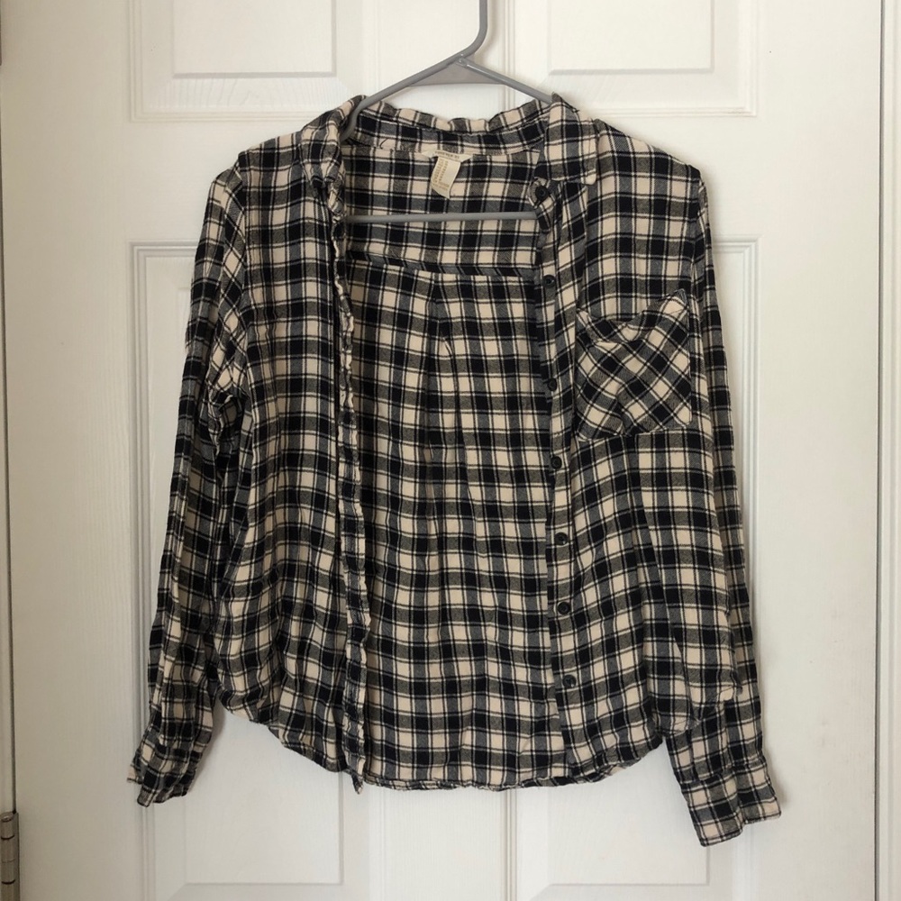 Classy Black & White Flannel